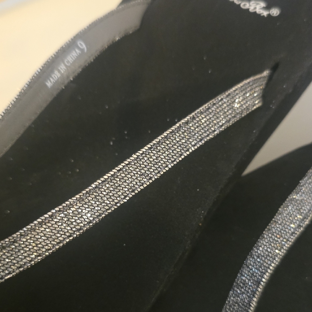 Yellow Box Black Sandals with Silver Glitter Bow - Picture 7 of 9